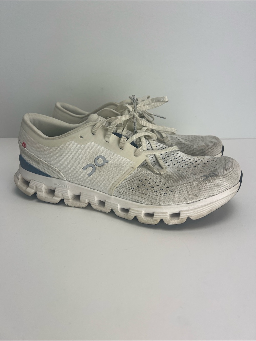 On Running On Cloud Running Shoes Mens 10 White Athletic Sneakers Gym